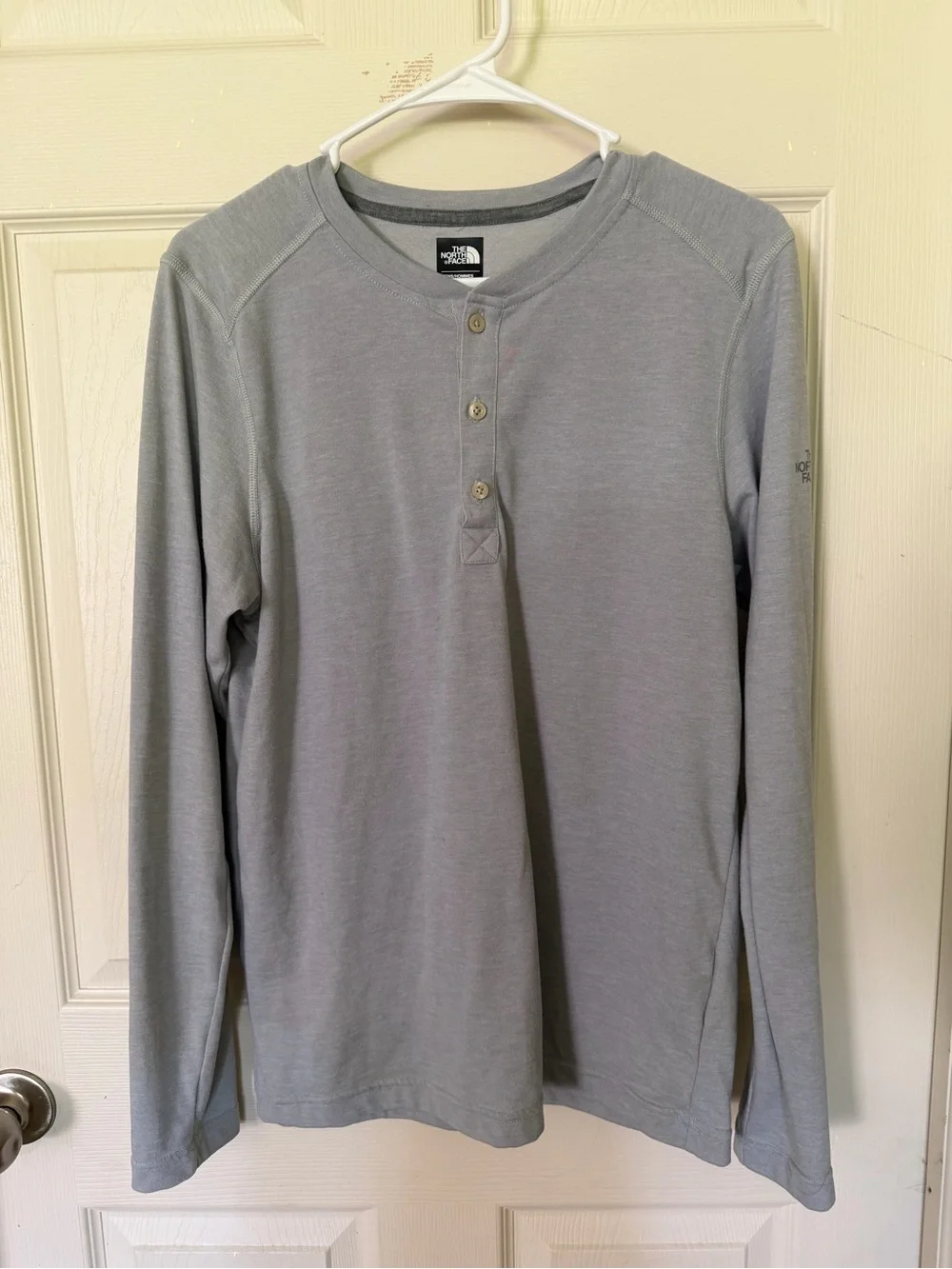 The North Face Men's Light Gray Long-Sleeve Henley